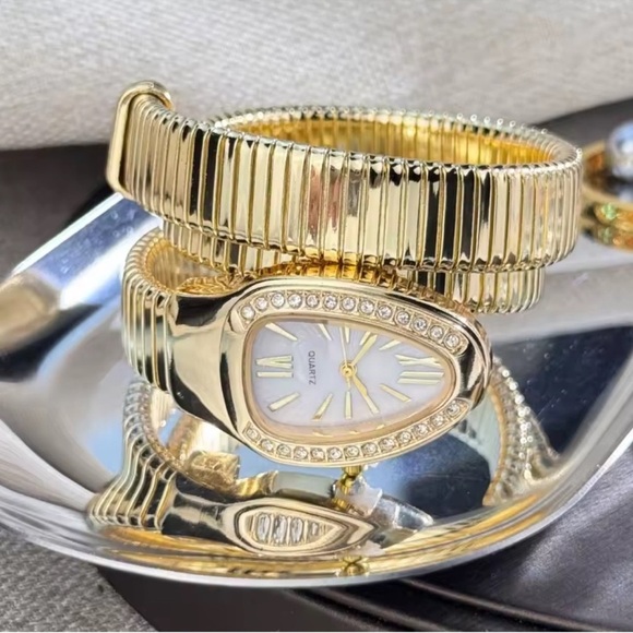 Serpenti Snake Wrap Elegant Gold Women's Watch - Picture 4 of 7